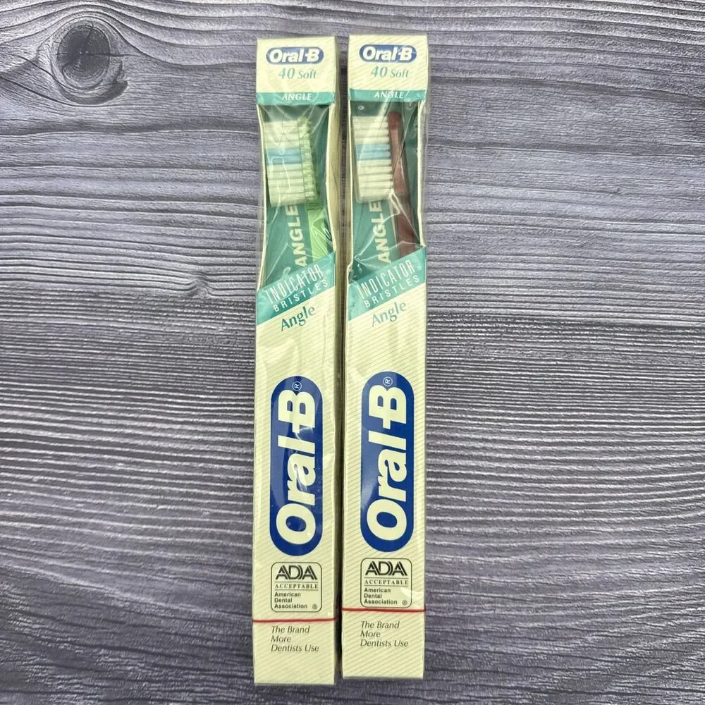 2 LOT VTG Oral B 40 Soft Angle Toothbrush Indicator Bristles Made in USA 1993